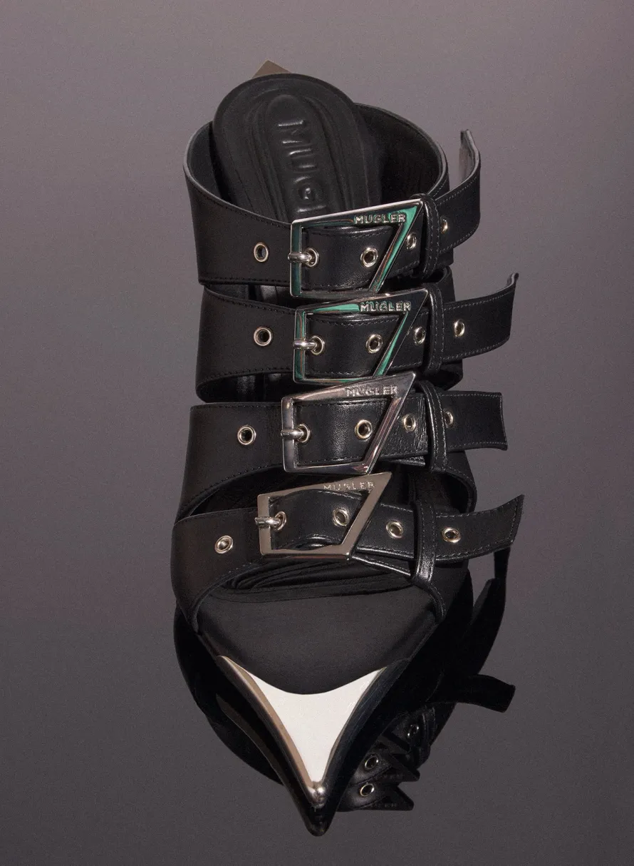 MUGLER black leather buckled fang 95 sandals