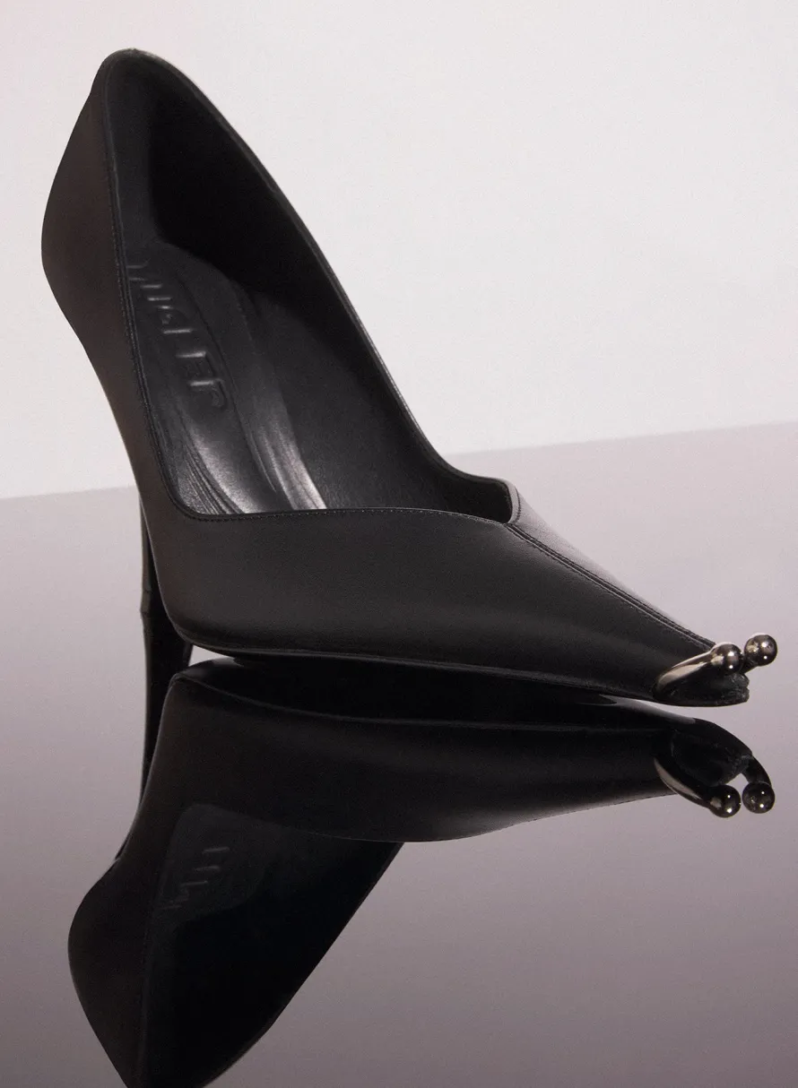 MUGLER black leather piercing fang 95 pump