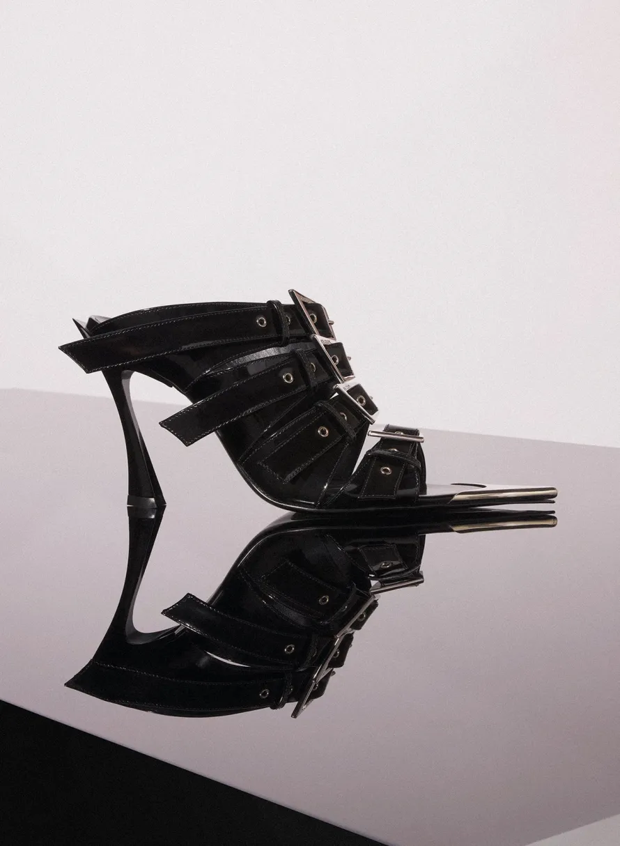 MUGLER black shiny leather buckled fang 95 sandals