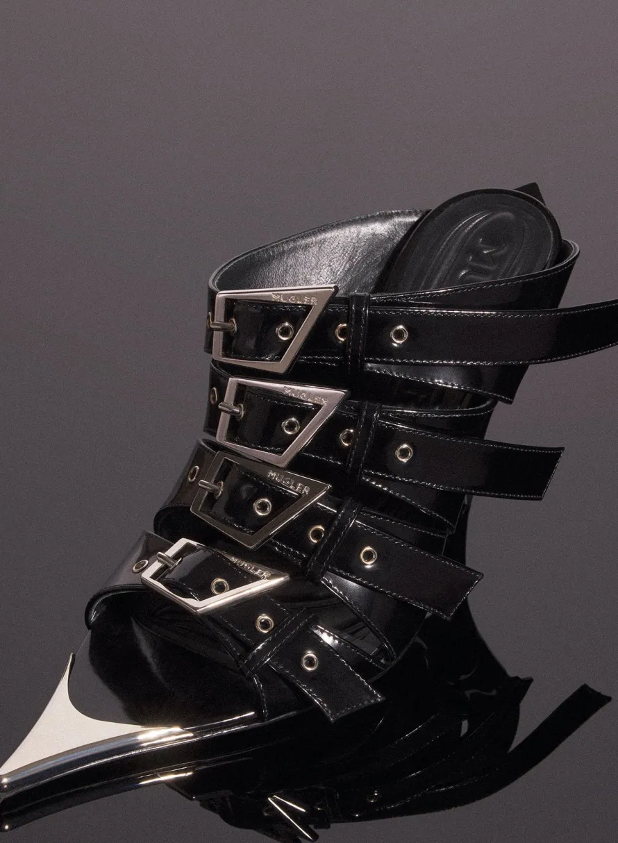 MUGLER black shiny leather buckled fang 95 sandals