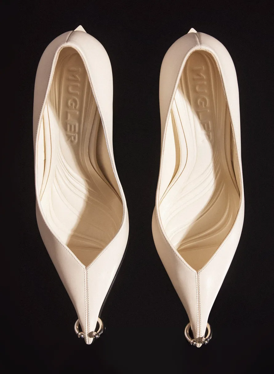 MUGLER ivory leather piercing fang 95 pump
